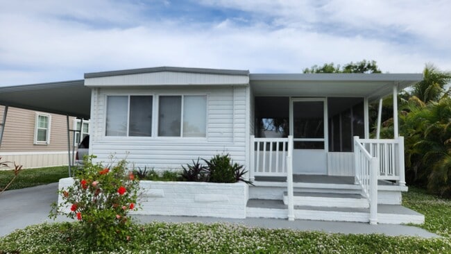 2050 SW 83rd Ter in Davie, FL - Building Photo - Building Photo