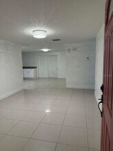 8518 Woodlake Dr in Tampa, FL - Building Photo - Building Photo