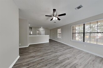 5510 Brazos Springs Dr in Sugar Land, TX - Building Photo - Building Photo