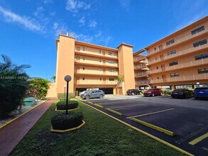 1800 W 54th St in Hialeah, FL - Building Photo - Building Photo