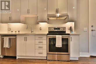 35 Cloverdale Rd in Toronto, ON - Building Photo - Building Photo