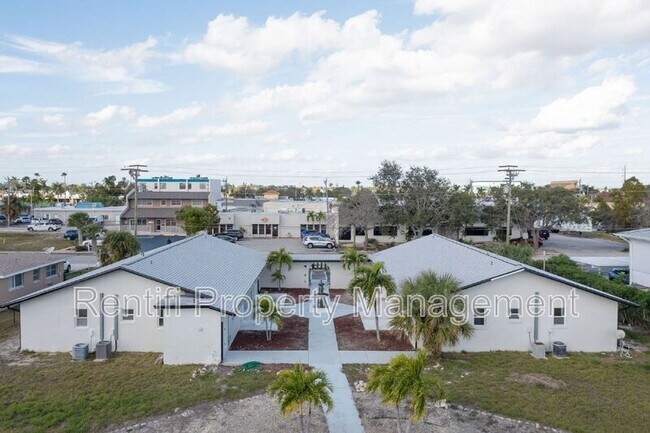 1322 Miramar St in Cape Coral, FL - Building Photo - Building Photo