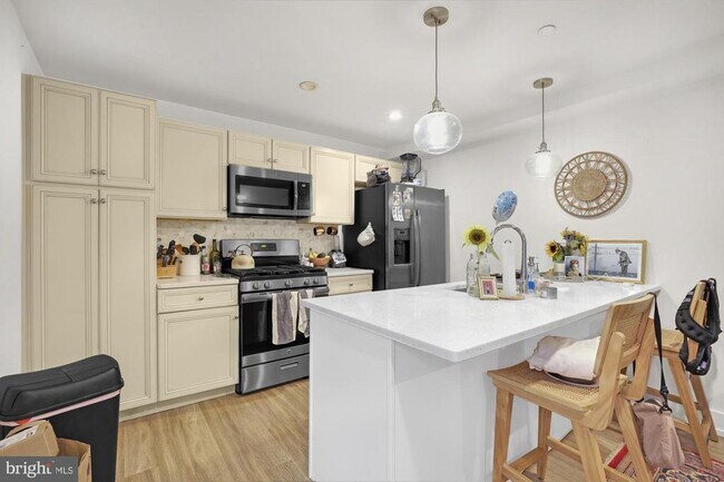2013 Mt Vernon St in Philadelphia, PA - Building Photo - Building Photo