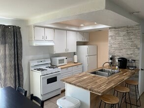 1 Lakeview Cir, Unit 1 in Cathedral City, CA - Building Photo - Building Photo