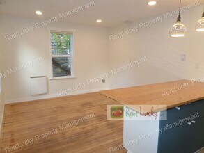 2110-2116 NE 85th St in Seattle, WA - Foto de edificio - Building Photo