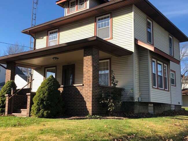 property at 1802 Tremont Ave SW