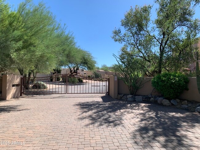 38065 N Cave Creek Rd in Cave Creek, AZ - Building Photo - Building Photo