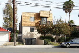 5112 Kester Ave in Sherman Oaks, CA - Building Photo - Building Photo