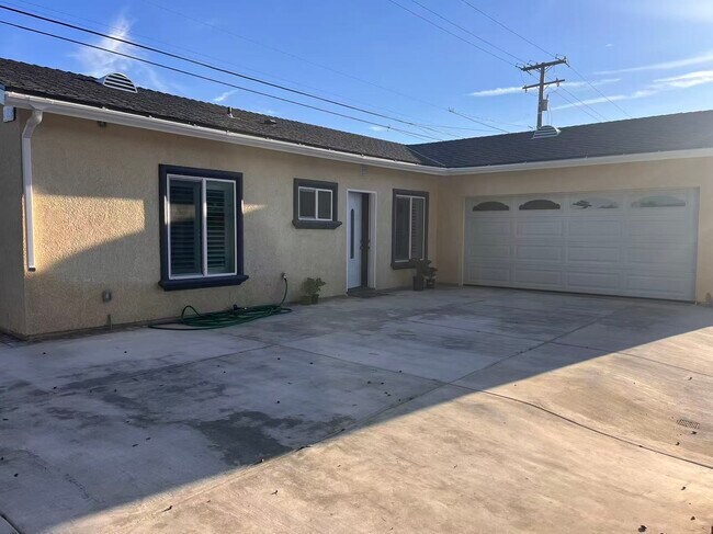 13410-13414 Village Dr in Cerritos, CA - Building Photo - Building Photo
