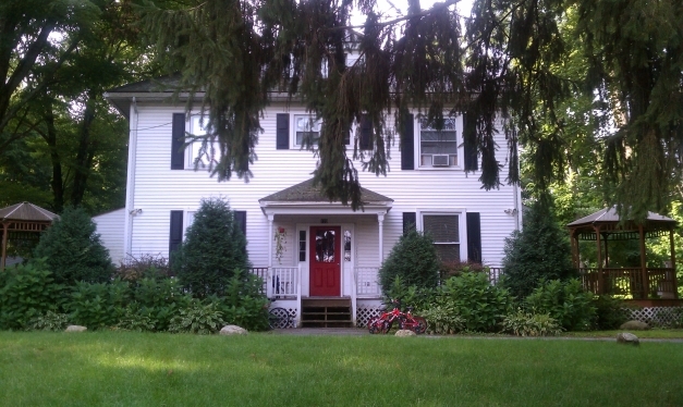 Sunny House in Shrub Oak, NY - Foto de edificio