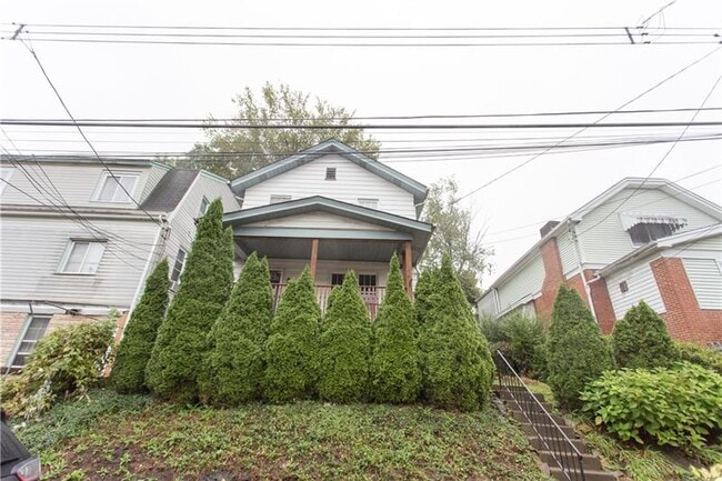 2711 Strachan Ave