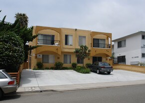 Sapphire Apartments in Pacific Beach, CA - Building Photo