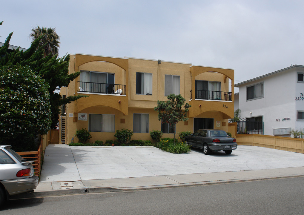 Sapphire Apartments in Pacific Beach, CA - Building Photo