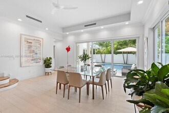 5 Coconut Ln in Key Biscayne, FL - Building Photo - Building Photo