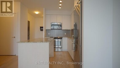 9471 Yonge St in Richmond Hill, ON - Building Photo - Building Photo