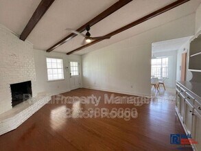 5536 Parkforest Dr in Baton Rouge, LA - Foto de edificio - Building Photo