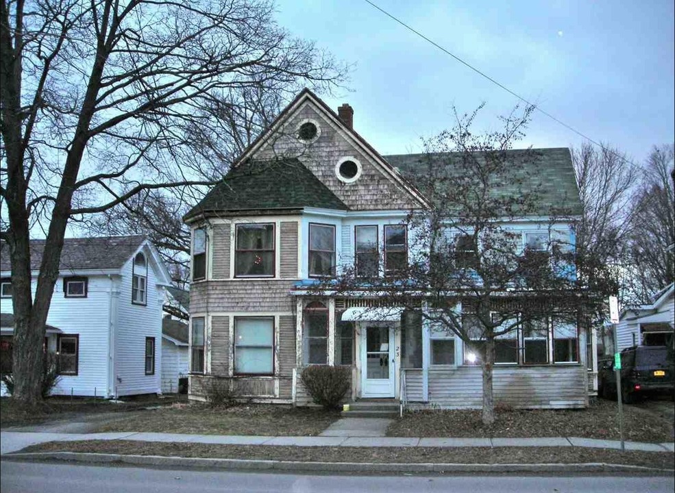 23 River St in Hoosick Falls, NY - Building Photo