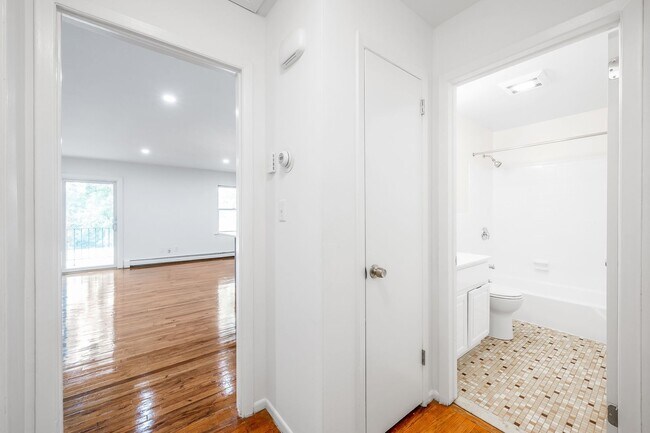 Parkside Apartments at Croton On Hudson in Croton-on-Hudson, NY - Foto de edificio - Interior Photo