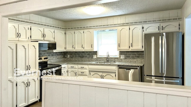 12106 E 55th St in Kansas City, MO - Building Photo - Building Photo