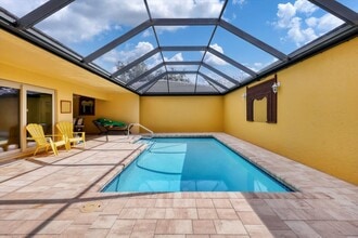 3638 Glen Oaks Manor Dr in Sarasota, FL - Building Photo - Building Photo