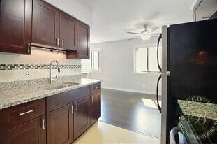 7541 N Winchester Ave, Unit 301 in Chicago, IL - Building Photo