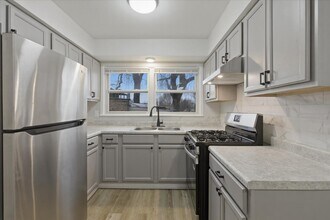 8921 S Cottage Grove Ave in Chicago, IL - Building Photo - Building Photo