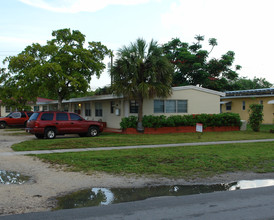 1085 NE 126th St in Miami, FL - Building Photo - Building Photo