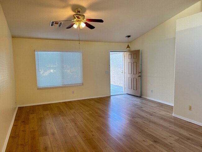 8150 N 112th Ave in Peoria, AZ - Building Photo - Building Photo