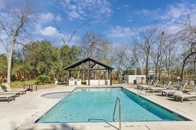 1710 W T C Jester Blvd in Houston, TX - Building Photo - Building Photo