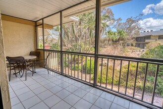 600 Neapolitan Way in Naples, FL - Building Photo - Building Photo