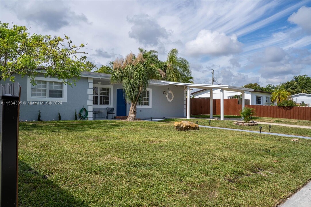 10120 Nicaragua Dr in Cutler Bay, FL - Building Photo