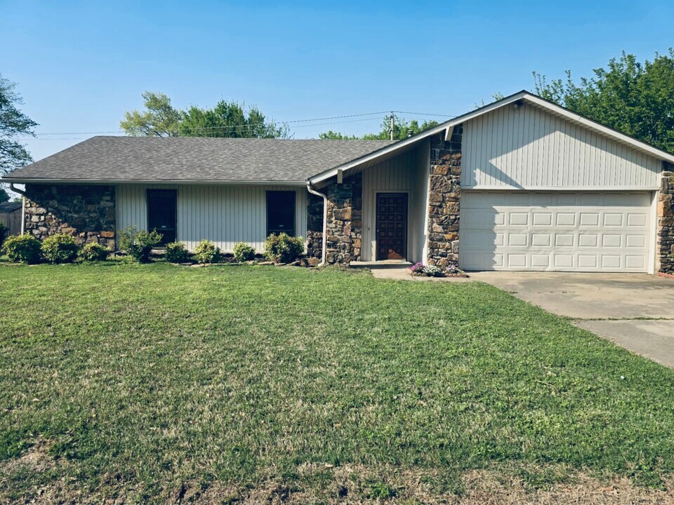 3301 Bryn Mawr Cir in Fort Smith, AR - Building Photo