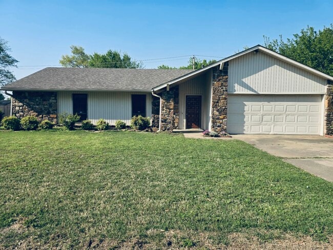 property at 3301 Bryn Mawr Cir