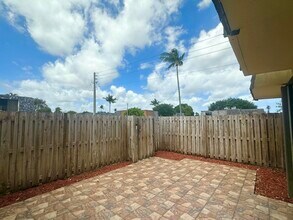 405 Arabian Rd in Palm Springs, FL - Building Photo - Building Photo