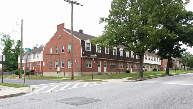 Dolfield Townhomes in Baltimore, MD - Foto de edificio - Building Photo