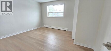 23 Rutherford Dr in Kitchener, ON - Building Photo - Building Photo