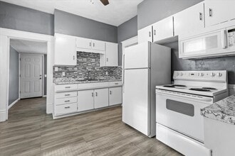 319 Elm St in Leavenworth, KS - Building Photo - Building Photo