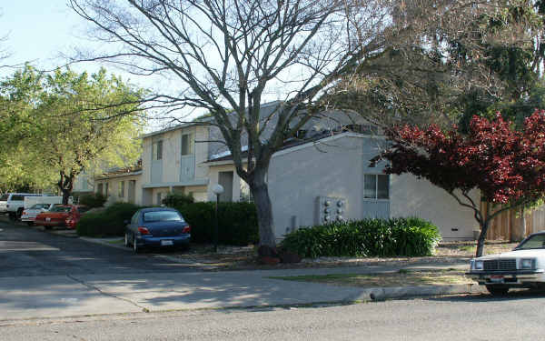 1050 Elm St in Napa, CA - Building Photo - Building Photo