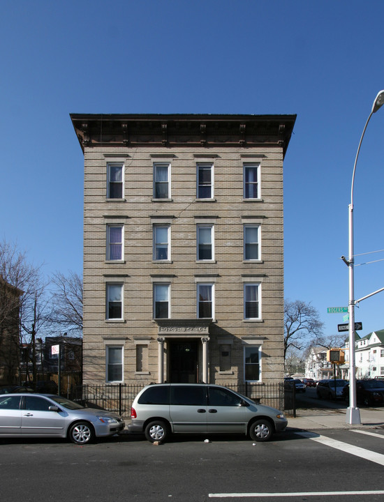 1298 Rogers Ave in Brooklyn, NY - Foto de edificio