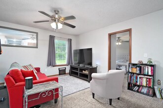 1045 N Dickerson Ave in Springfield, MO - Building Photo - Building Photo