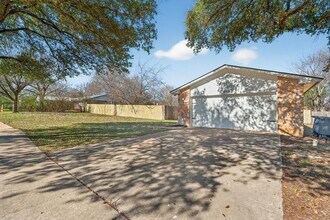 8400 Seminary Ridge Dr in Austin, TX - Building Photo - Building Photo