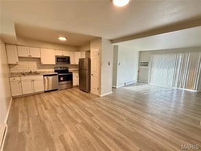 7601 Hazelcrest Dr in Hazelwood, MO - Building Photo - Building Photo