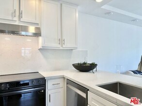 999 N Doheny Dr, Unit 904 in West Hollywood, CA - Foto de edificio - Building Photo