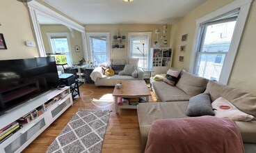 7 Craigie Ter, Unit 2 in Somerville, MA - Building Photo - Building Photo