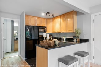 5882 Forest View Rd in Lisle, IL - Building Photo - Building Photo