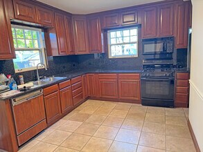 366 E Wisconsin Ave in Lake Forest, IL - Building Photo - Building Photo