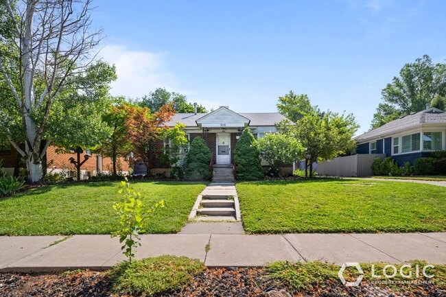 property at 2131 S Texas St