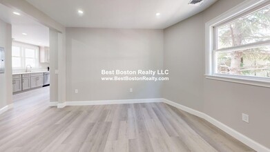 3 Harris Rd in Medford, MA - Building Photo - Building Photo