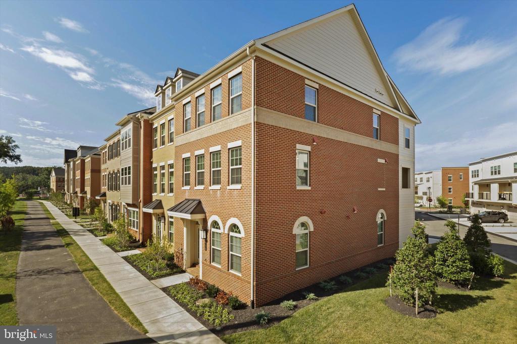 3704 McLean Ave in Fairfax, VA - Building Photo