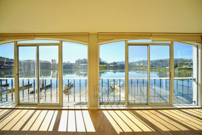 5105 Shelter Bay Ave in Mill Valley, CA - Building Photo - Building Photo